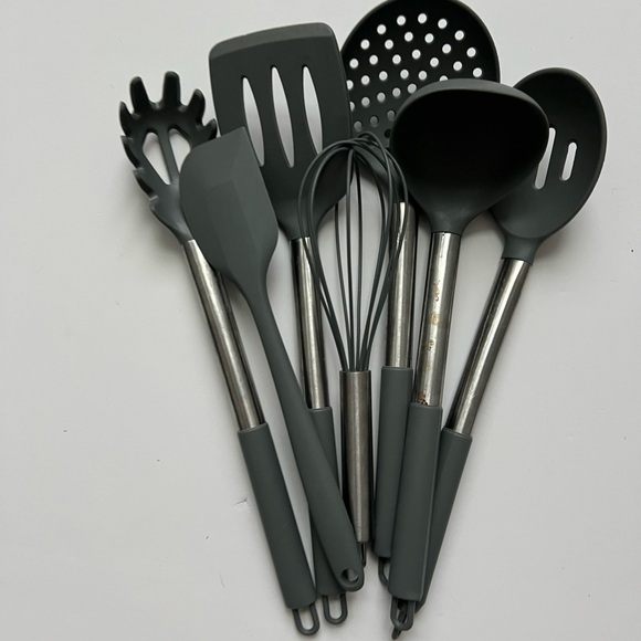 Gray Kitchen Utensil Set - Picture 2 of 3